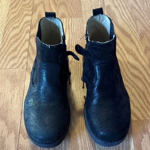 Stylish Black Kids Boots - Picture 2 of 4